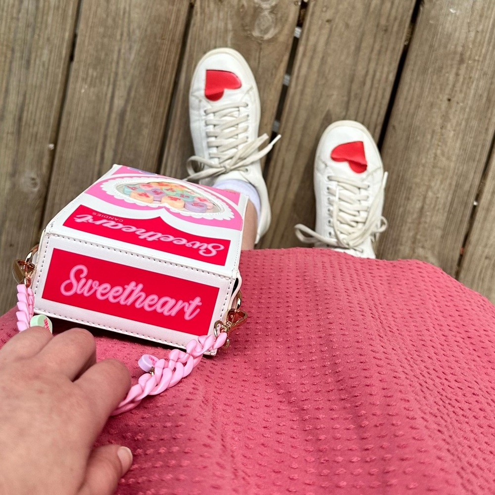 ❤️LAST CHANCE❤️Stylish White Steve Madden Heart Sneakers